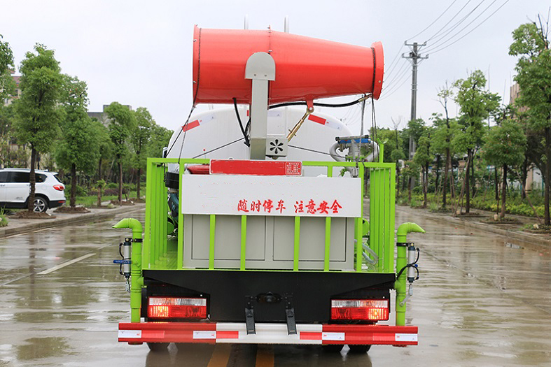 東風(fēng)小多利卡5方抑塵霧炮噴灑車(chē)
